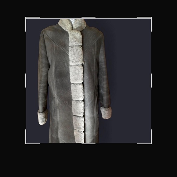 Beautiful shearling coat, stands collar. - Picture 8 of 9